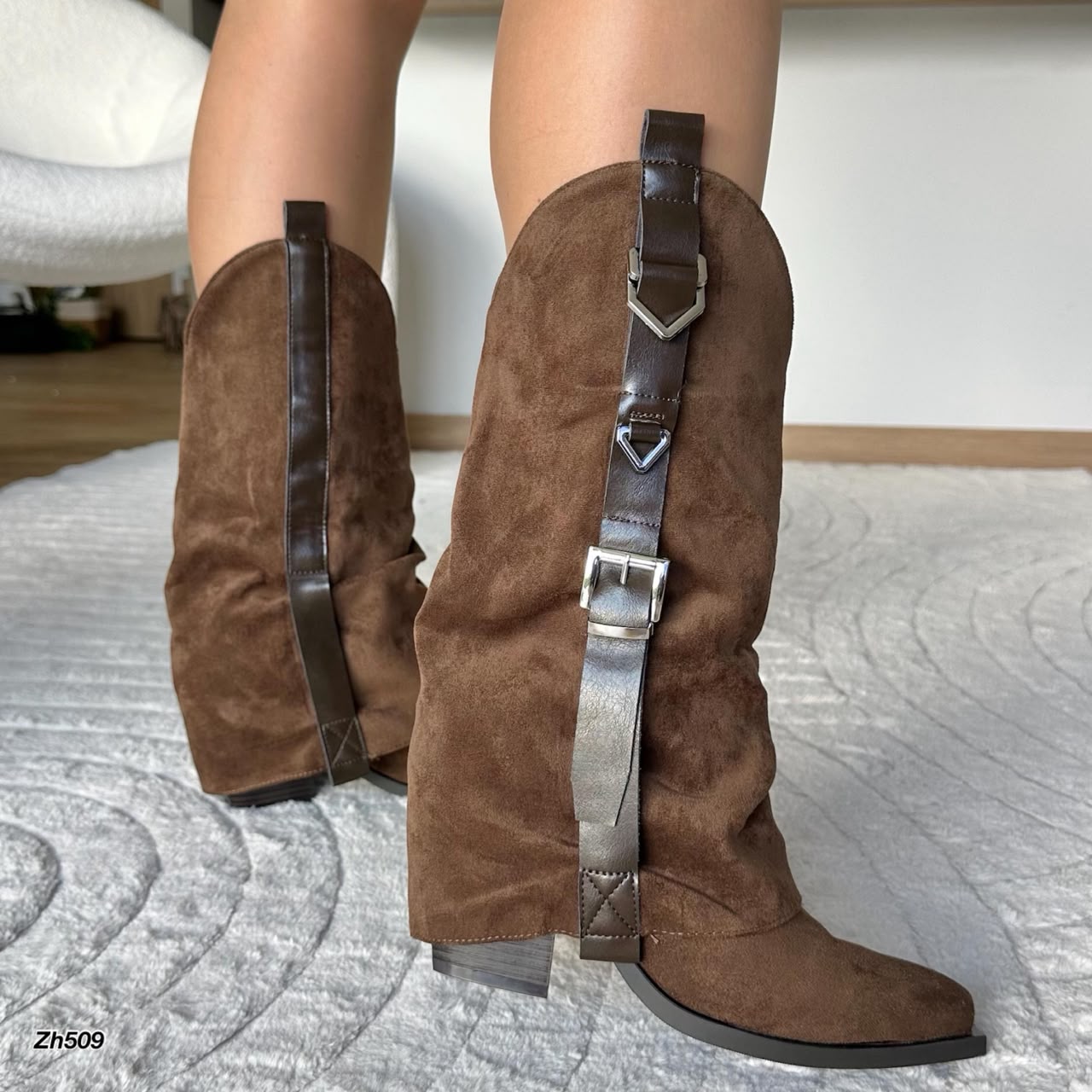 Bota texana café doblez detalle correa tacon 9cm A9852 C-160